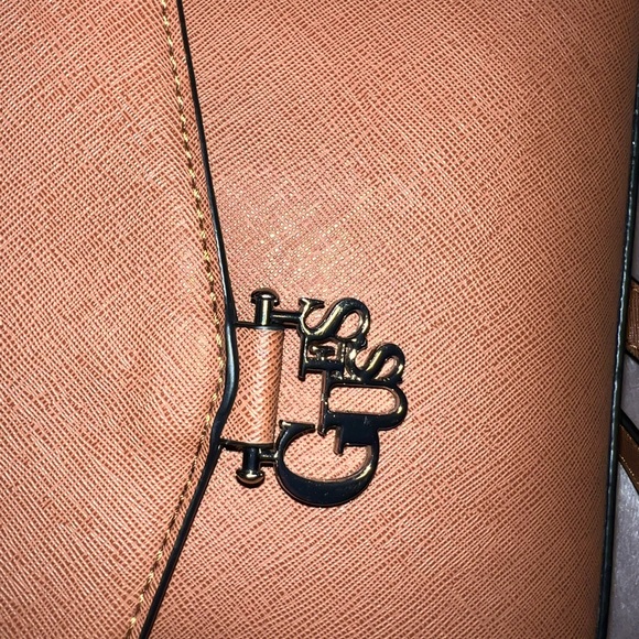 GUESS PURSE - Picture 5 of 7